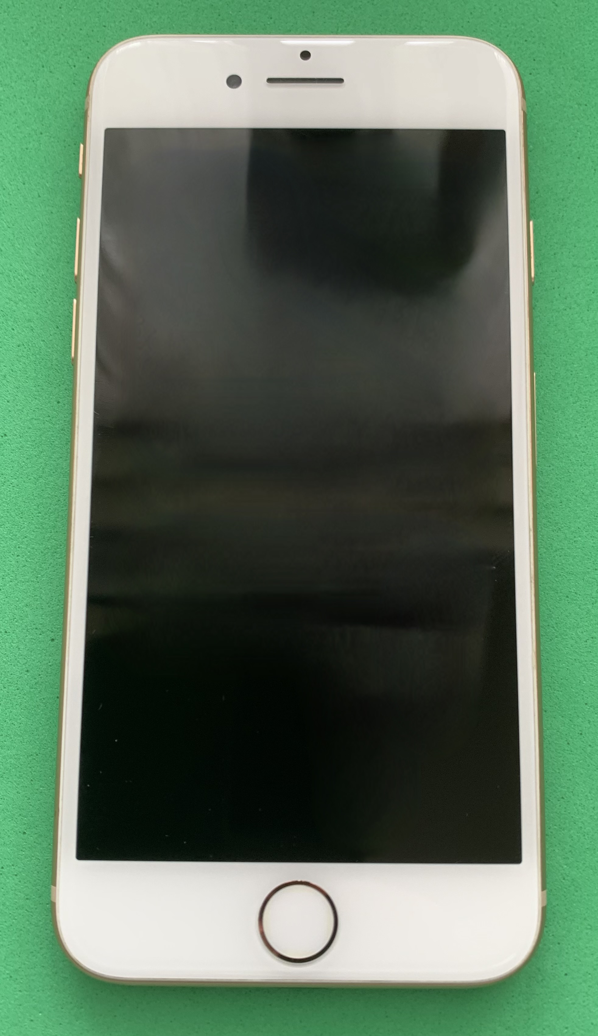 iPhone 8 前面